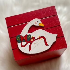 VINTAGE WOOD CRATE POT STORAGE WITH HOLIDAY DUCK